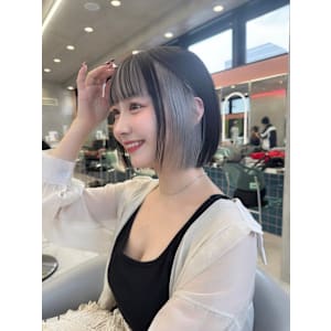 ボブ×インナーカラー