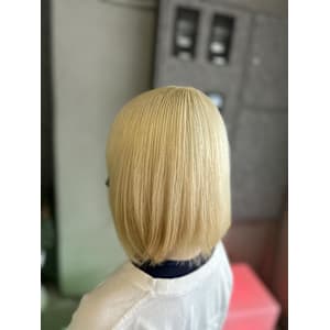 ブロンドボブスタイル