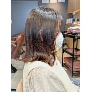 自然なツヤ感のナチュラルボブ