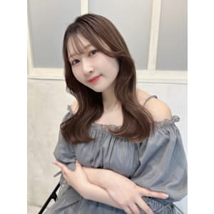 今話題のレイヤースタイルで似合わせヘア大人可愛い顔まわり