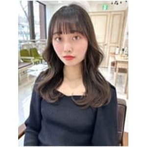 今話題のくびれ巻き今年定番シースルーバングで可愛い大人ヘア