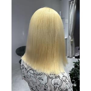 抜きっぱなしブロンドハイトーンヘアホワイトベージュ