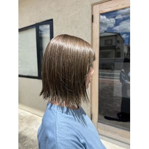 オリーブベージュ