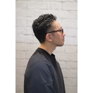 くせ毛を活かしたツーブロックショート