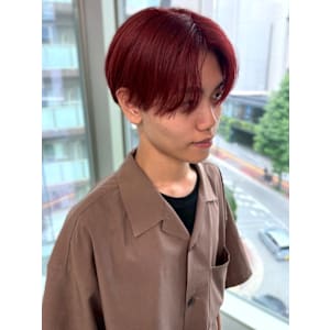レッドカラー マッシュヘア センターパート ブリーチ 20代