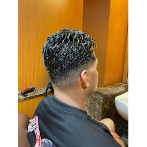 銀座　理容室　ミドルフェード