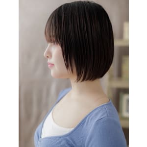 ダークアッシュ小顔切りっぱなしミニボブ　フェザーショート