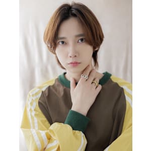 センターパートウルフマッシュショート　ニュアンスデザイン