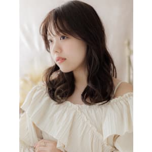 ゆるふわくびれカール大人ガーリーミディ　くすみベージュ