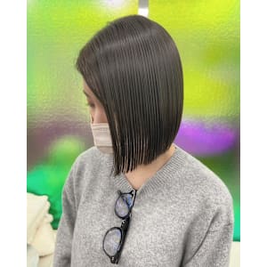 リンゴ幹/前下がりボブ/ストレート