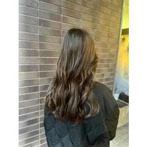 中明度ベージュグレージュ大人ブラウン