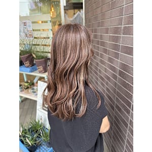 白髪ぼかしレイヤーカット中明度ブラウンベージュハイライト