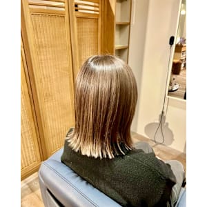 中明度ラテグレージュカラー