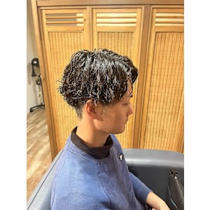 メンズパーマツイストスパイラルセンターパートマッシュ