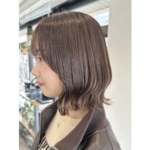 顔まわりレイヤーメニュアンスグレージュカラー