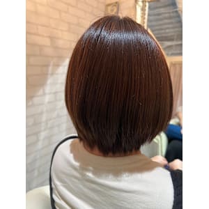 ストレートのセミロングスタイル