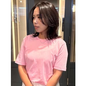 顔周りカット 外ハネ ブラウンカラー ミディアムレイヤー