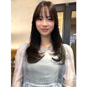 レイヤーカット アッシュブラウン 顔周り ロングレイヤー