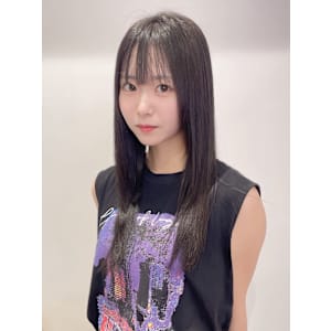 ストレートヘア 黒髪　レイヤー 髪質改善 20代 顔周り