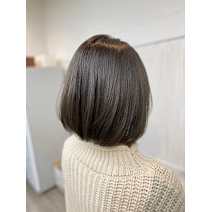 丸型卵形切りっぱなしボブワンレンボブ美髪アッシュカーキ