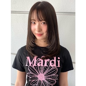 オリーブベージュ 透明感カラー レイヤーカット 20代