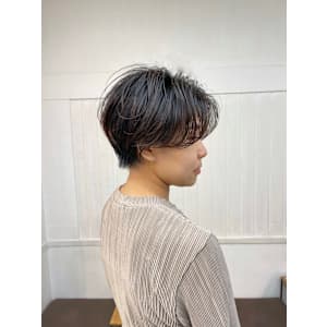 大人レイヤーナチュラルくびれヘア無造作丸みショートマッシュ