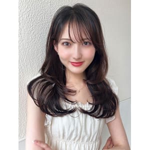 大人かわいいくびれヘアセミロング × ミルクティーベージュ