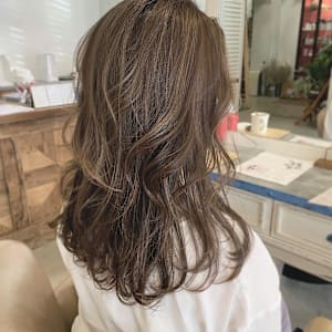 細めハイライトのロングレイヤー