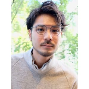 大人男性◎ツーブロックセンターパートスタイル