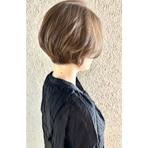 ハイライト/前下がりボブ