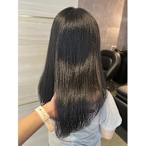 《高橋亜美》アッシュブラック/暗髪/艶カラー