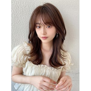 30代40代に人気の大人かわいい前髪ありのくびれショート