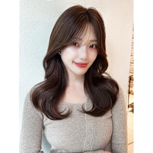 30代40代に人気の大人かわいい前髪ありのくびれショート