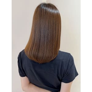 ブラウンベージュ ストレート 艶トリートメント 20代 美髪