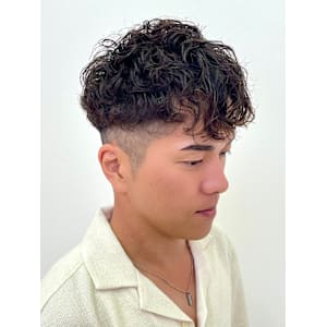 黒髪でもハイトーンでも映える！最旬スペインカール