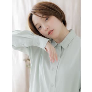 センターパート小顔ショートカットレイヤー　パールベージュ