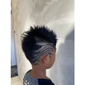 学生カット×バリアート - hairmake＆design Axe-l【ヘアメイクアンドデザイン アクセル】掲載中