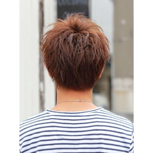 耳かけショート好印象ツーブロックあり