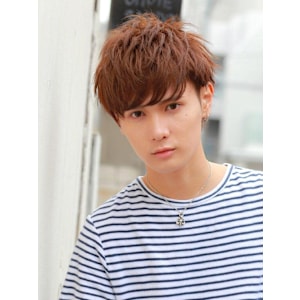 耳かけショート好印象ツーブロックあり
