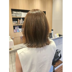 カーキベージュ