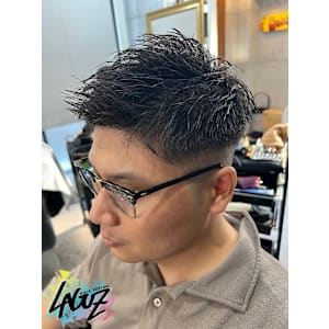 スタイリッシュメンズアップバンクフェードカット