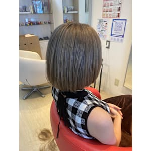 アッシュグレージュ/ダブルカラー/ケアブリーチ/ボブ