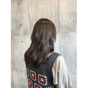 オリーブベージュ