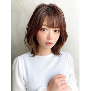30代40代に人気の大人かわいい前髪ありのくびれショート