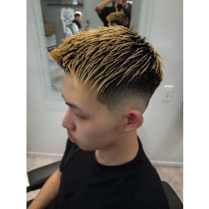 バーバーハイトーンフェザーアップミドルスキンフェード