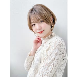 サイドバングで小顔に☆大人ショートボブ 