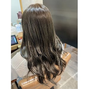 オリーブベージュ