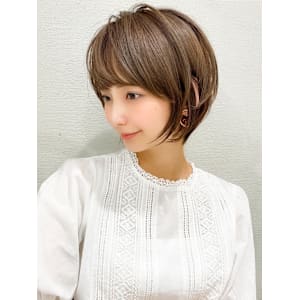 30代40代に人気の大人かわいい前髪ありのくびれショート