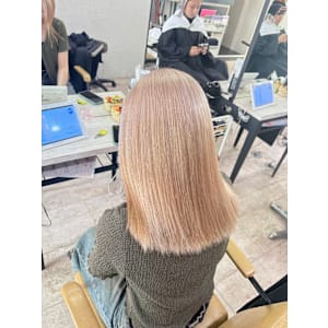 ホワイトベージュ