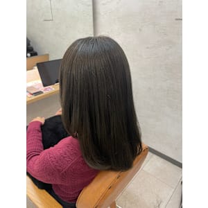 オリーブグレージュ